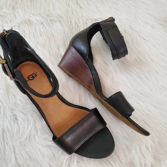 UGG Sz 7 Char Strap Wedge Sandals - Fit Small - Picture 1 of 9
